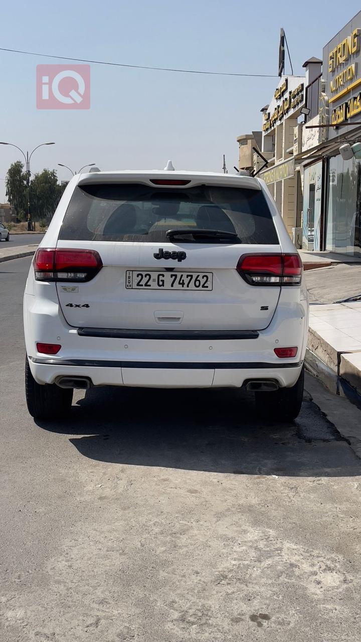 جیپ گراند شیرۆکی